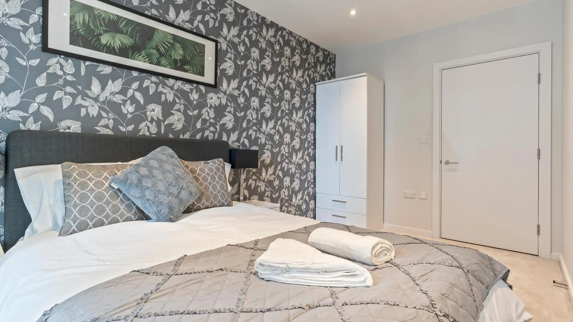 Elegant 2Br Flat On 20Th Floor Near Many Attractions Apartment London